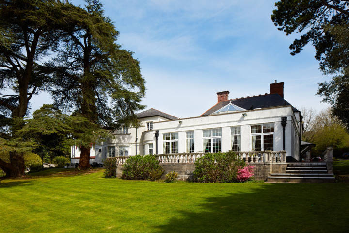 Manor Parc Hotel , Venues in Cardiff, hotel grounds