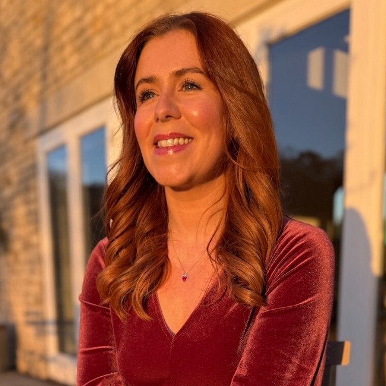 Laura Crockett Celebrant in the sunshine at Hyde House, Stow On The Wold