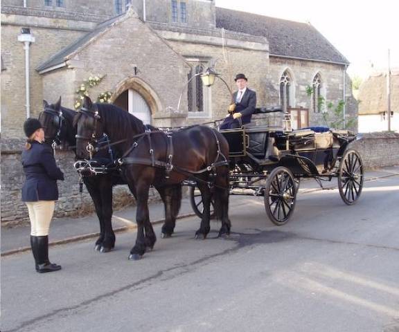 Cars and Horse Drawn Carriages in Oxfordshire