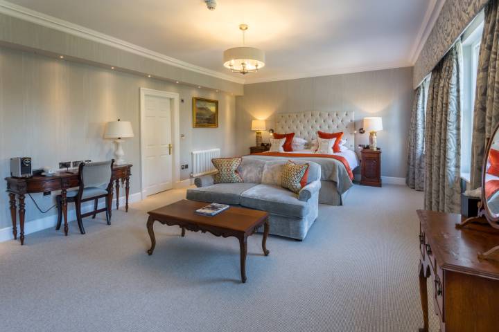 Storrs Hall Hotel