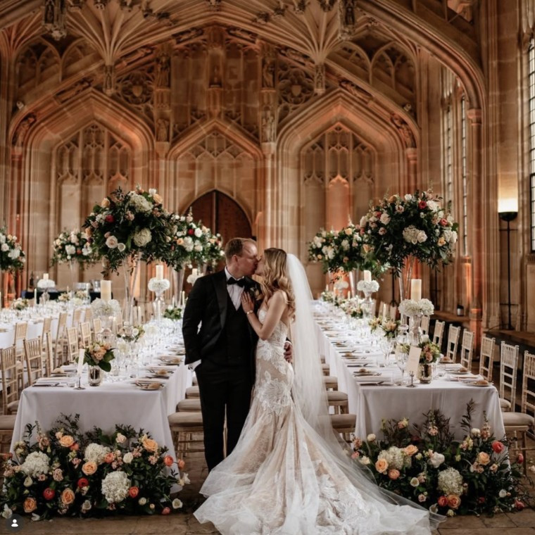 Fabulous Flowers wedding flowers at the Bodleian Libraries in Oxford, featuring elegant white, peach and coral floral arrangements and statement centrepieces.