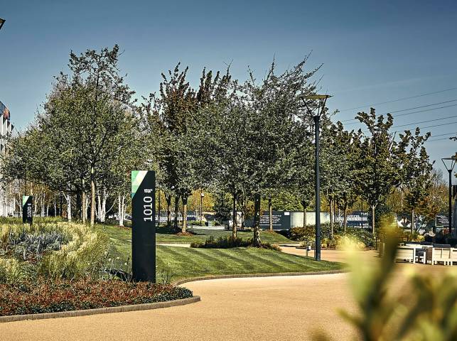 Landscaped Podium Gardens, Guest Accommodation in Berkshire