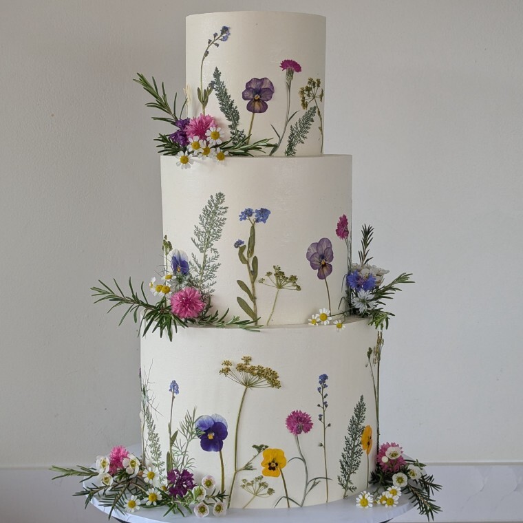 Wedding cake with edible flowers 