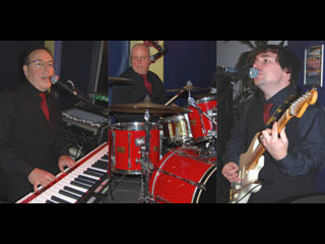 Tony Bennell Entertainment Agency - EVENING MIST