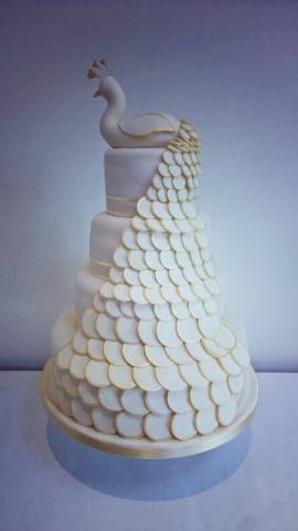 Modern stacked wedding cake in ivory and gold