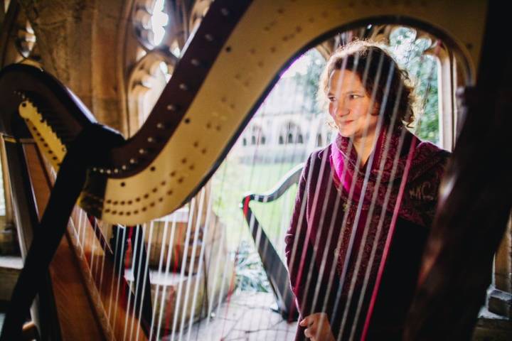 Harpist Jennifer Hill Music in Oxfordshire