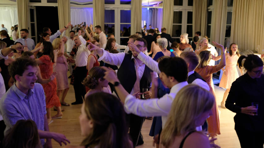 Fizz and Groove - Wedding DJs Surrey + Sussex