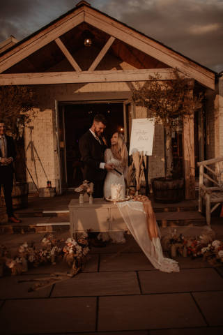 Eden Wedding Barn © Esme Whiteside Photography