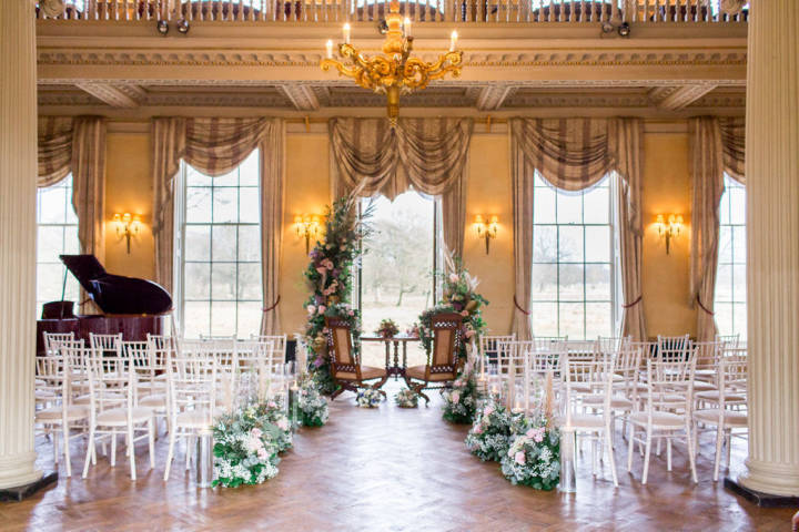 Romantic ceremonies at Hampton Court House
