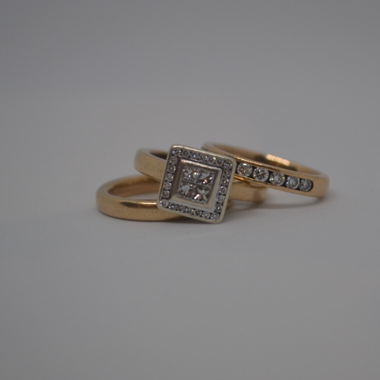 Set of three gold rings set with diamonds