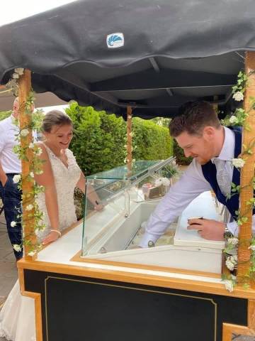 Victoria's Ice Cream Cart Cakes and Sweet Treats in Berkshire