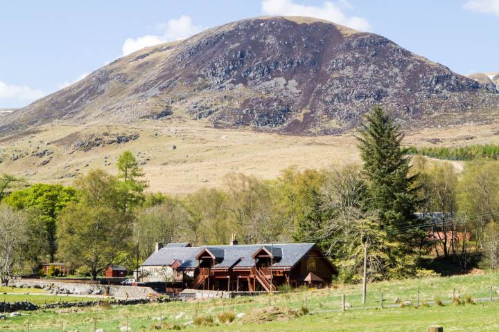 Luxury lodges with hot tubs set in the hillside
