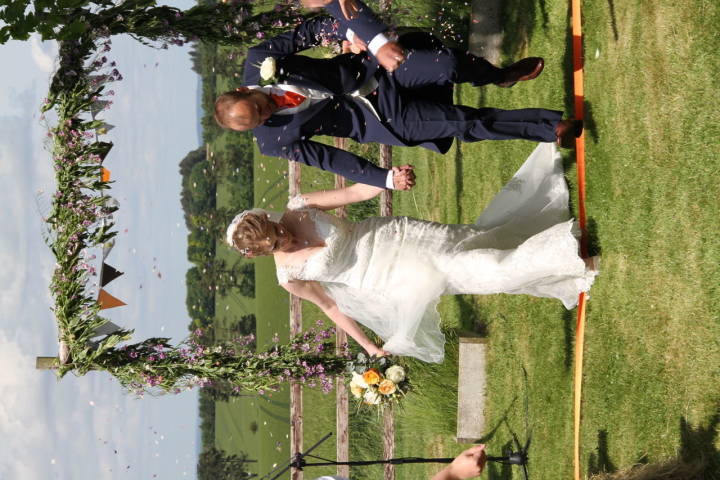 Lynn Tierney Ceremonies,Celebrants & Toastmasters in Oxfordshire