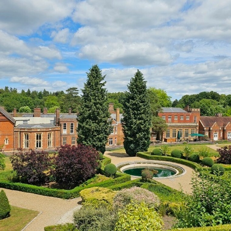 Wotton House Surrey The Old Library is a whimsical, show-stopping setting, whilst the most unique outdoor setting, the Italian Gardens, are Grade II listed, complete with Grottoes and a Roman temple.