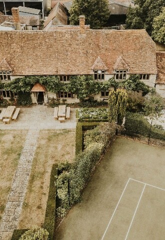 Farmhouse wedding accommodation at barn wedding venue in Oxfordshire